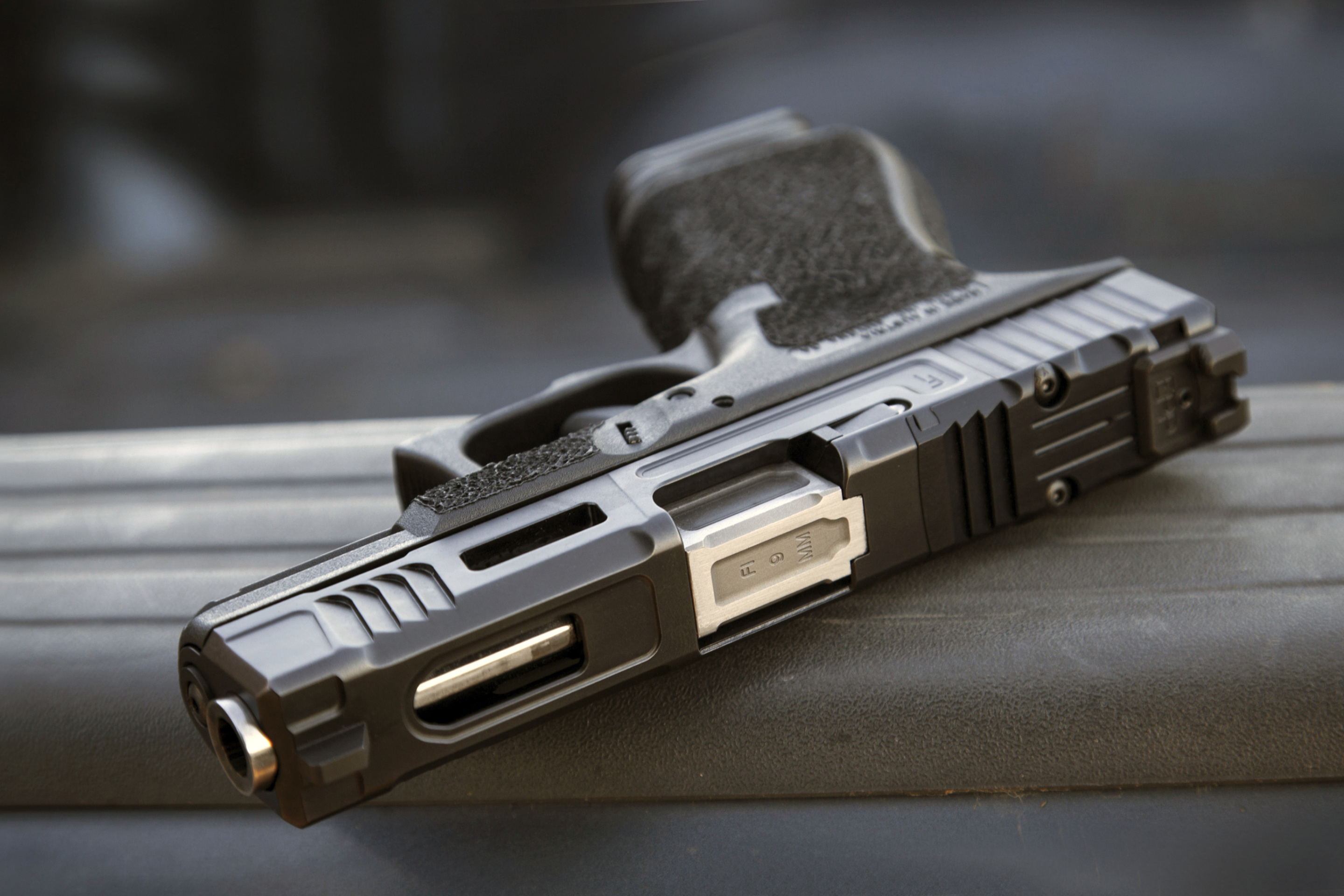 Das Glock 17 9 mm Pistol Wallpaper 2880x1920