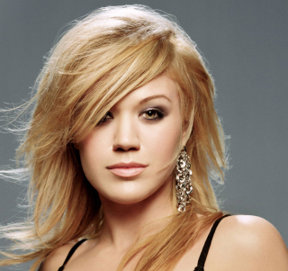 Free Kelly Clarkson Picture for 128x128