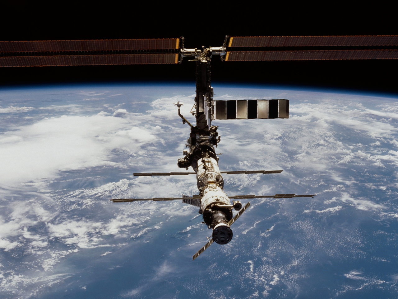 Fondo de pantalla ISS And Earth 1280x960