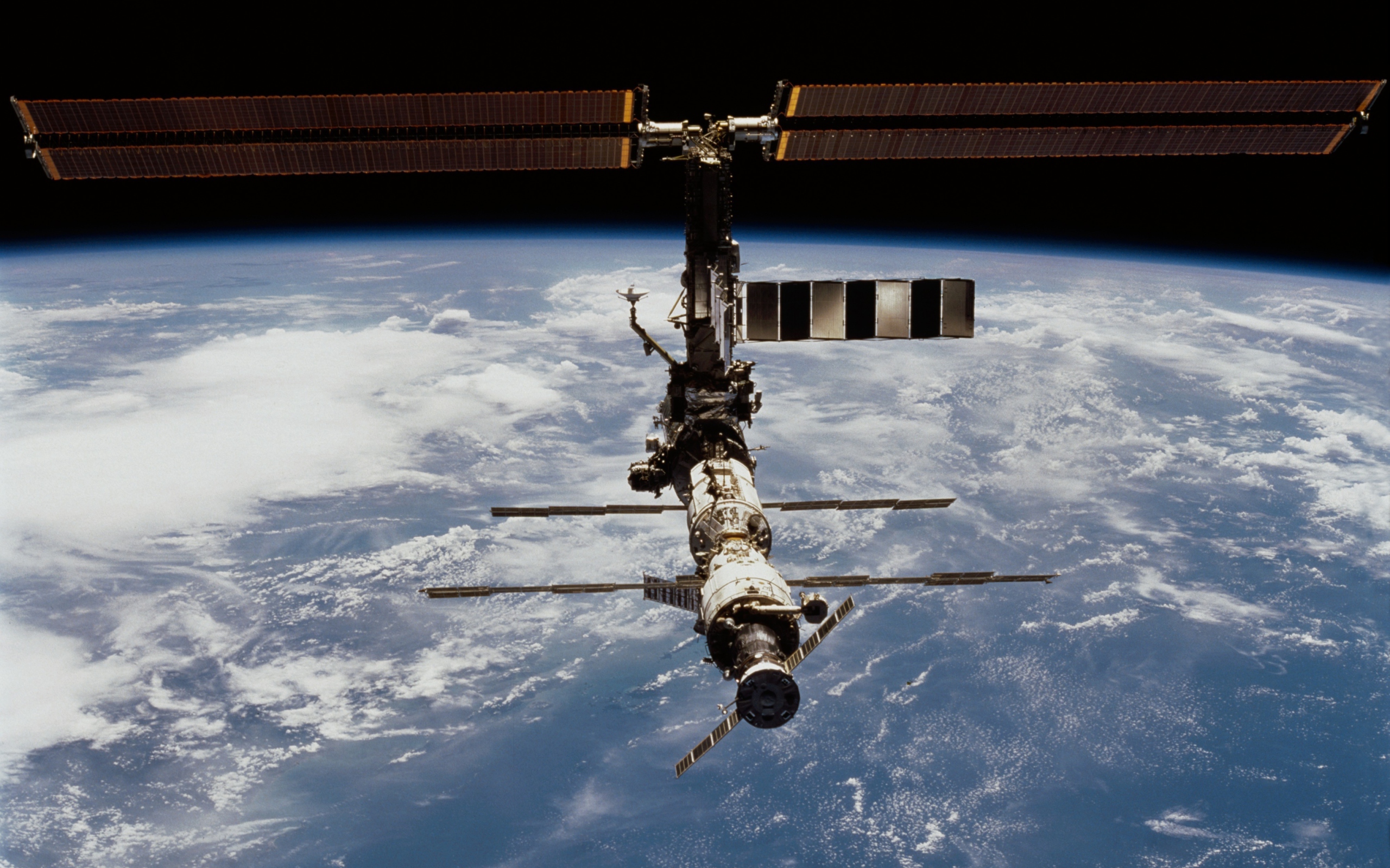 ISS And Earth wallpaper 2560x1600