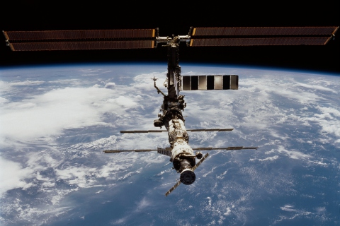 ISS And Earth wallpaper 480x320