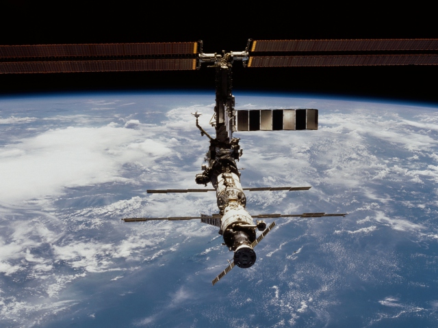 ISS And Earth wallpaper 640x480
