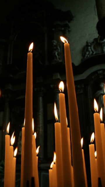 Das Burning Candles Wallpaper 360x640