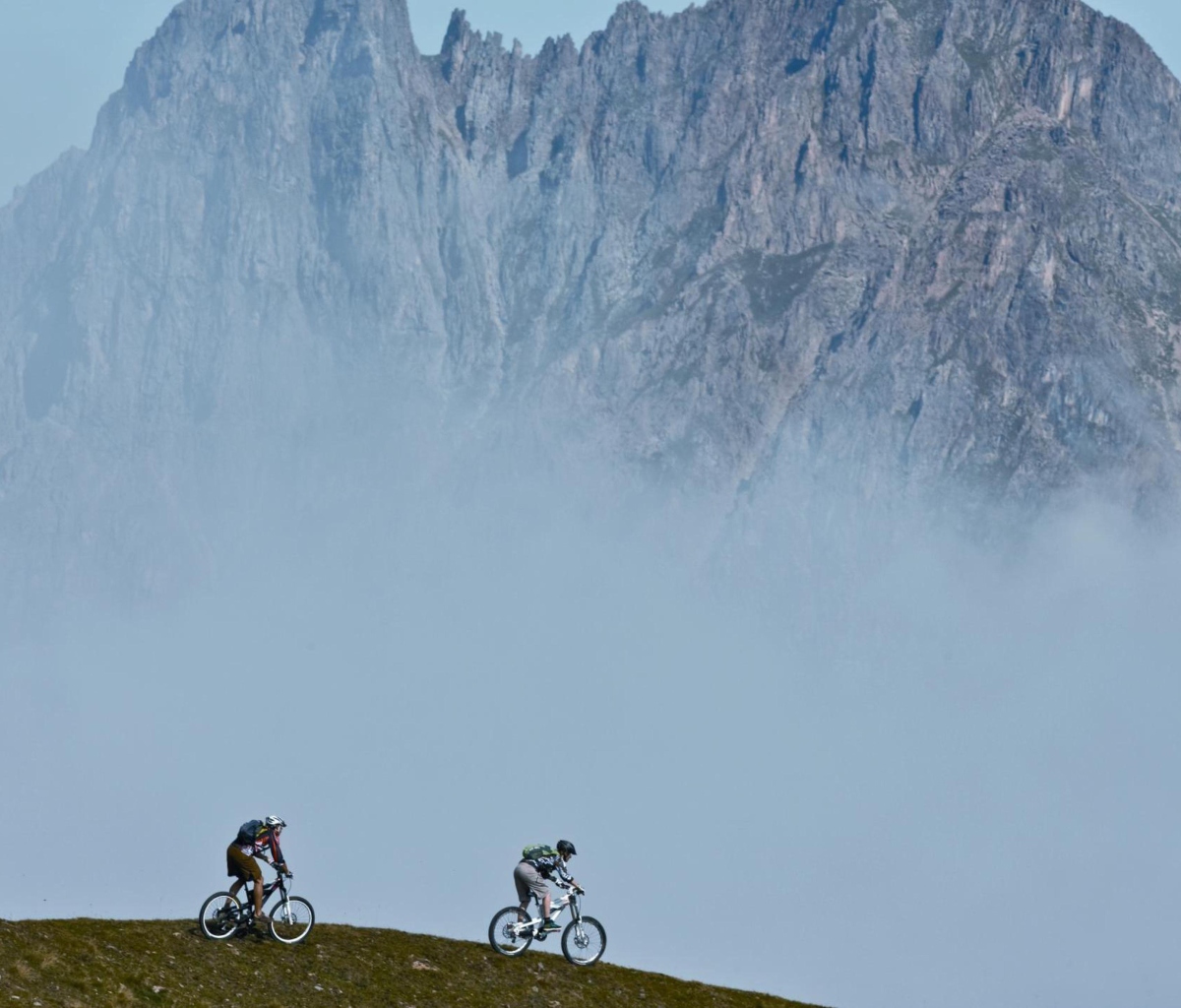 Fondo de pantalla Bicycle Riding In Alps Mountains 1200x1024