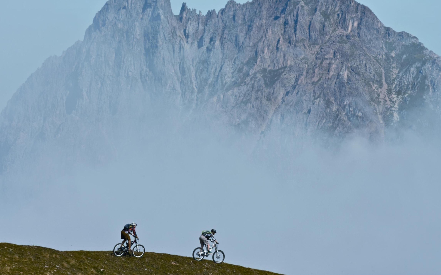 Das Bicycle Riding In Alps Mountains Wallpaper 1440x900