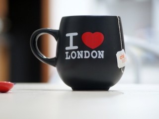 I Love London Mug wallpaper 320x240