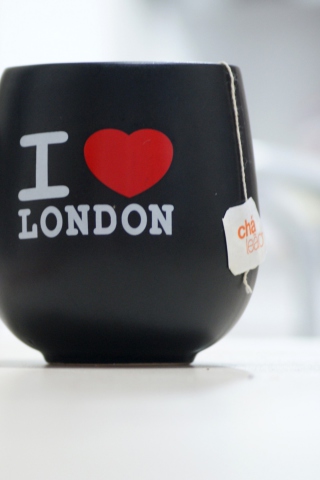 Das I Love London Mug Wallpaper 320x480