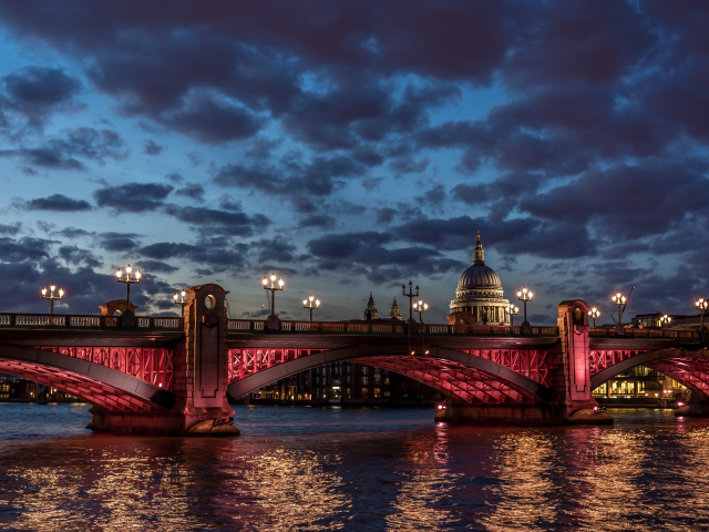 Обои Westminster Bridge in UK 640x480