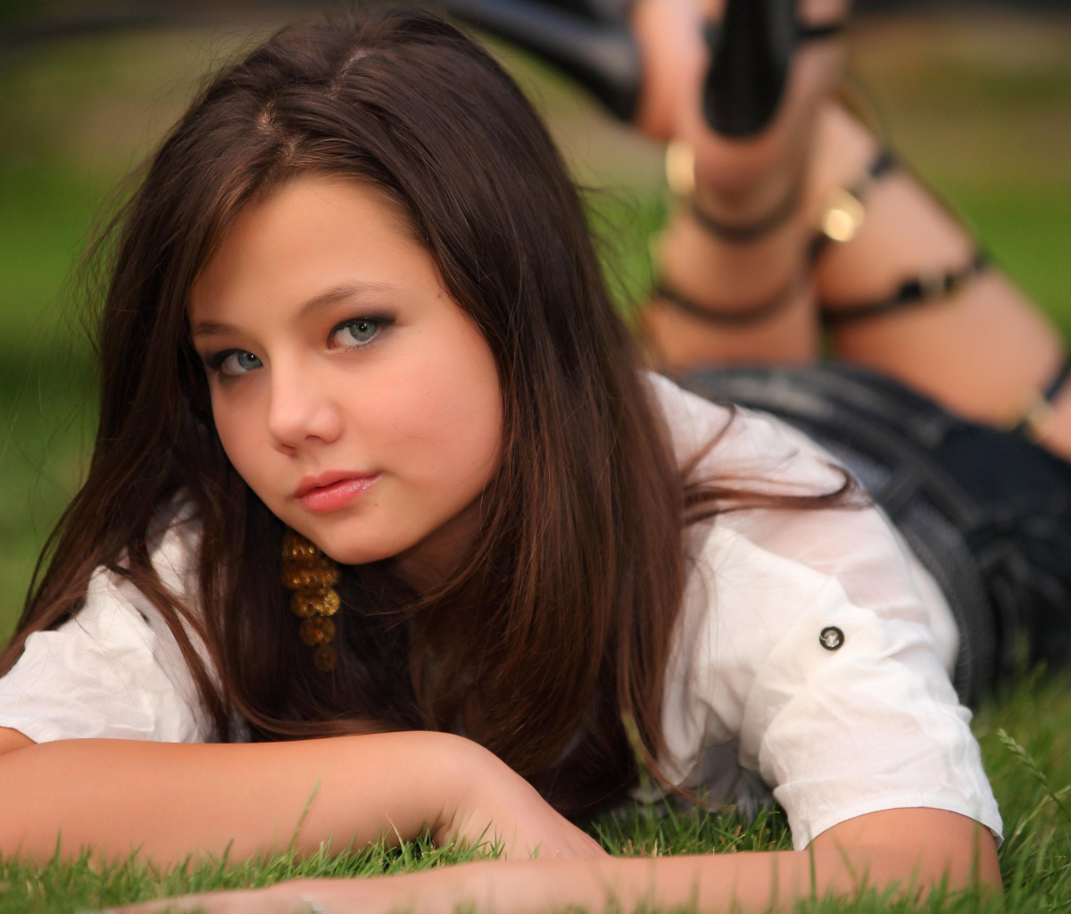 Female Young Model screenshot #1 1200x1024