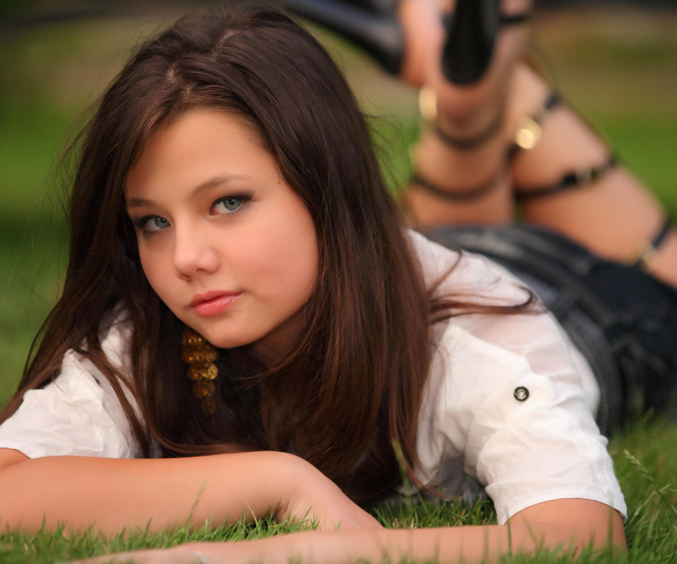 Female Young Model screenshot #1 960x800