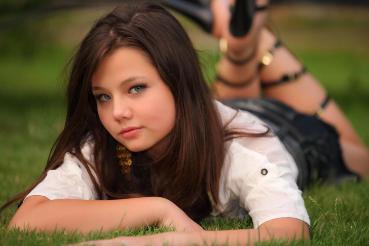 Screenshot №1 pro téma Female Young Model
