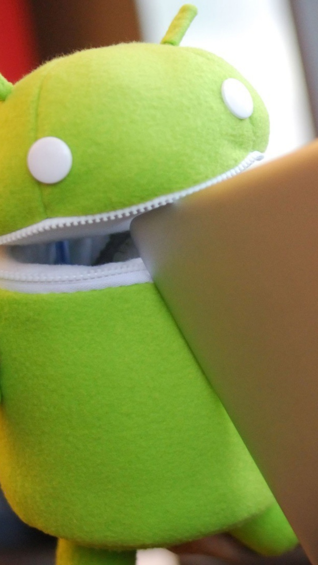 Fondo de pantalla Funny Android Toy 640x1136