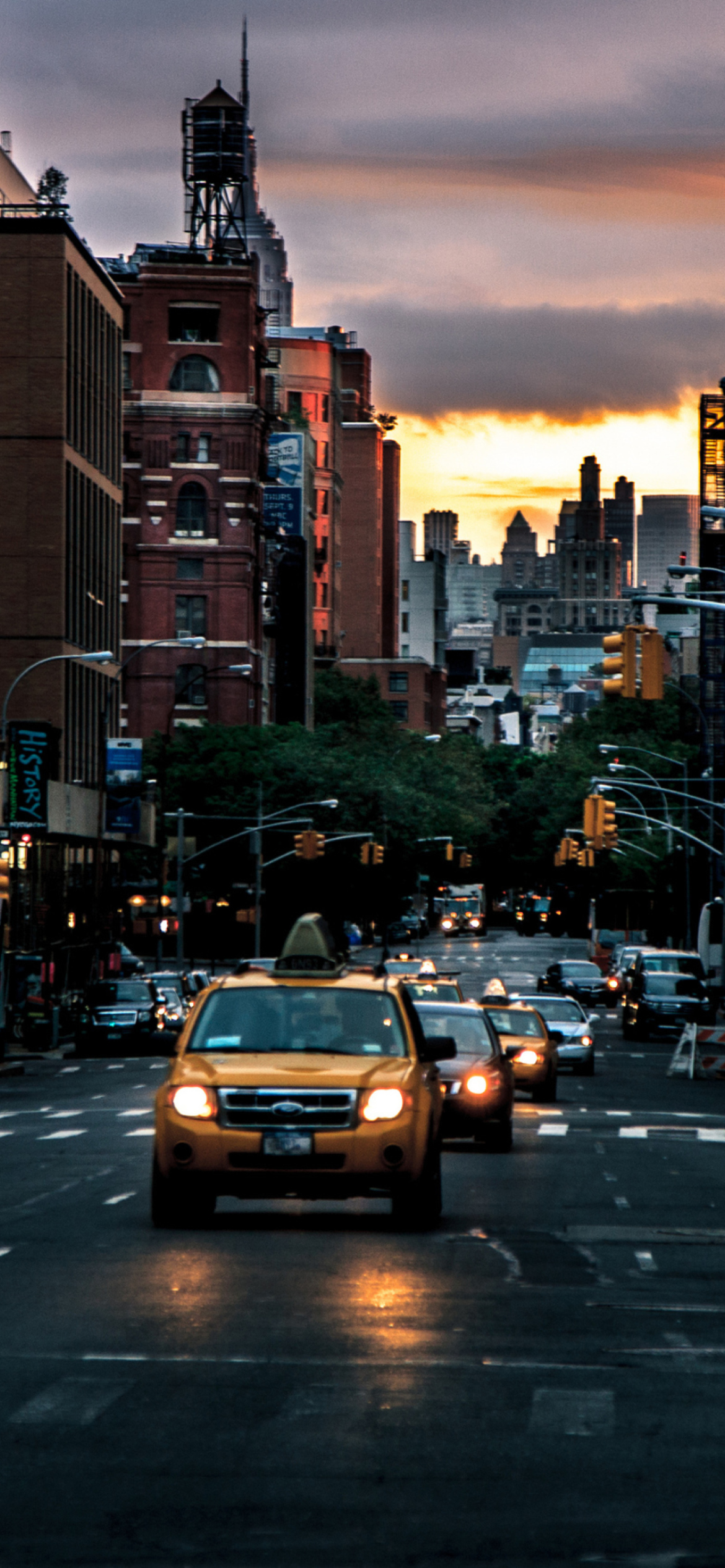 New York City Streets At Sunset wallpaper 1170x2532