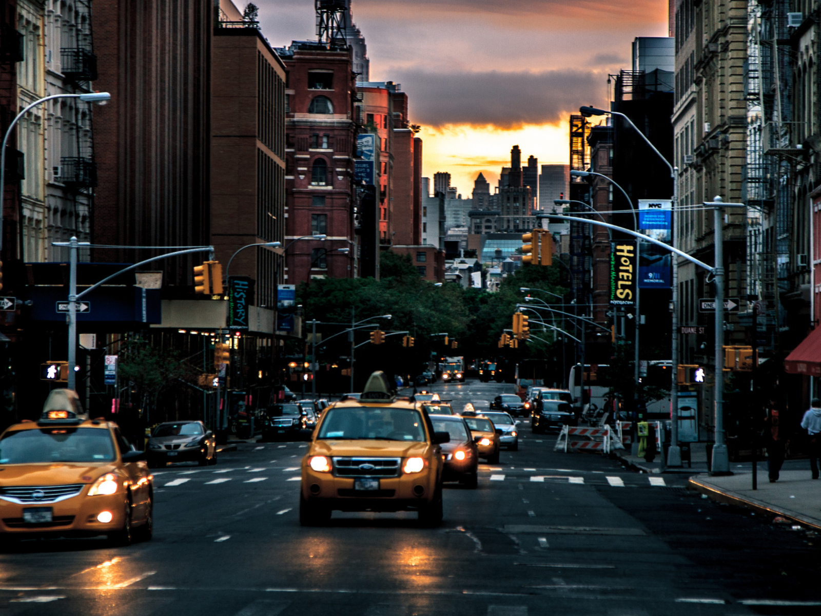 Das New York City Streets At Sunset Wallpaper 1600x1200