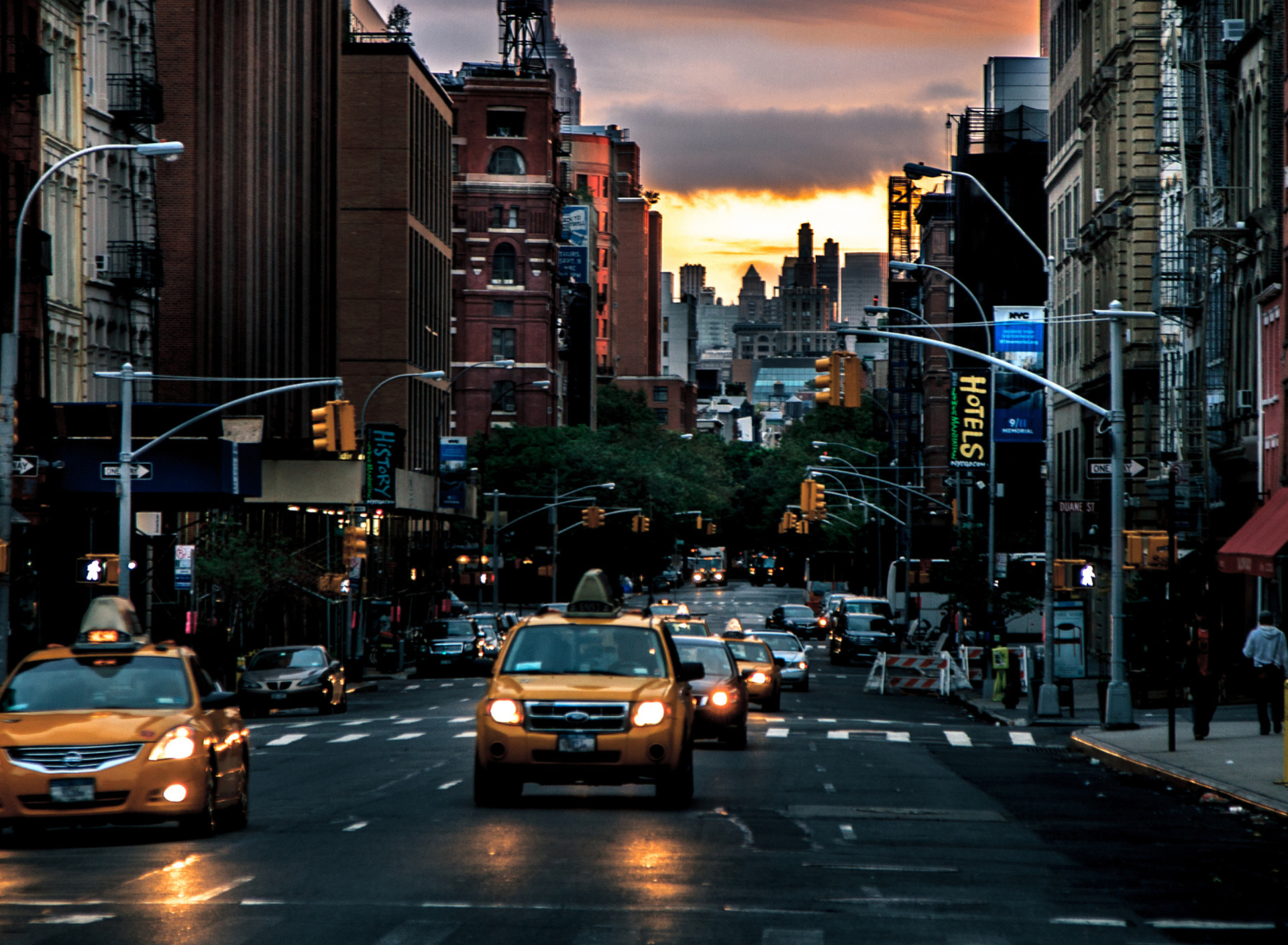 Обои New York City Streets At Sunset 1920x1408