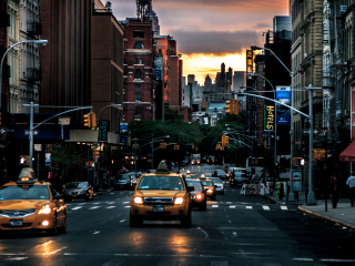 Fondo de pantalla New York City Streets At Sunset 320x240