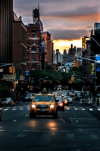 Das New York City Streets At Sunset Wallpaper 320x480