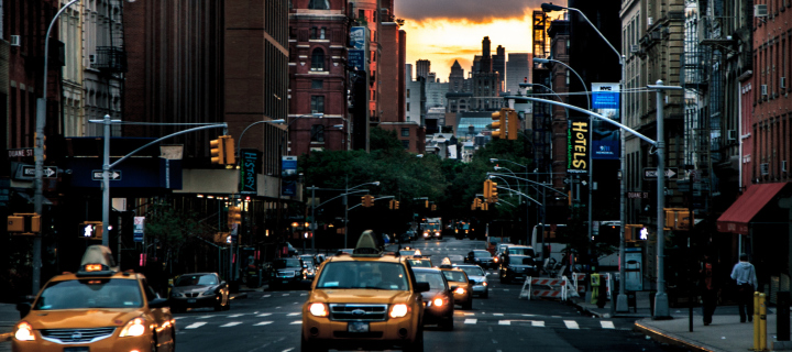 Fondo de pantalla New York City Streets At Sunset 720x320