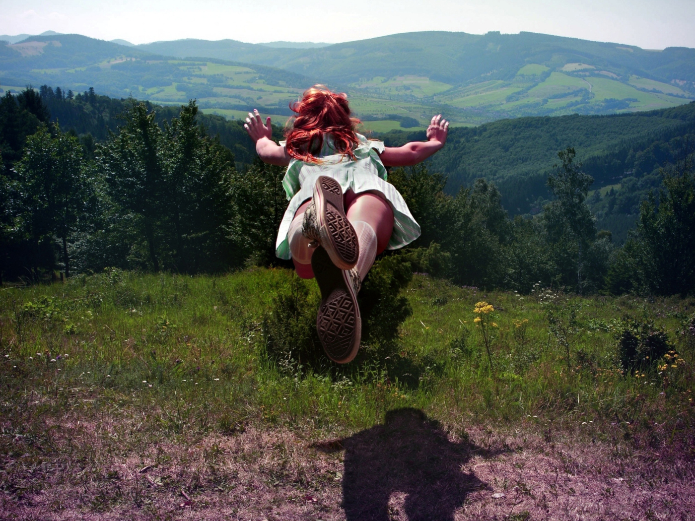 Das Girl Jumping And Flying Wallpaper 1400x1050