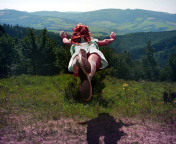 Screenshot №1 pro téma Girl Jumping And Flying 176x144