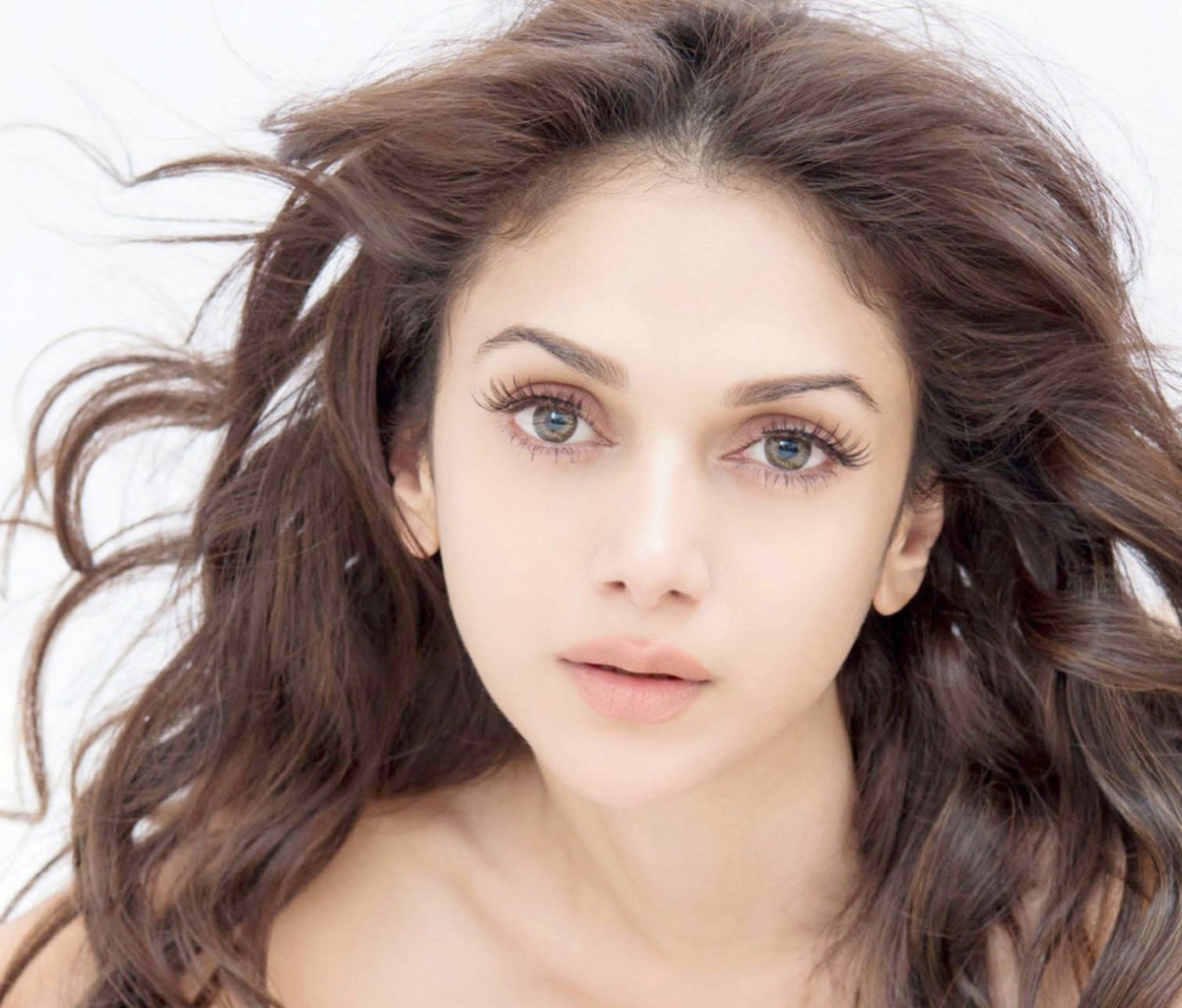 Fondo de pantalla Aditi Rao Hydari Natural 1200x1024