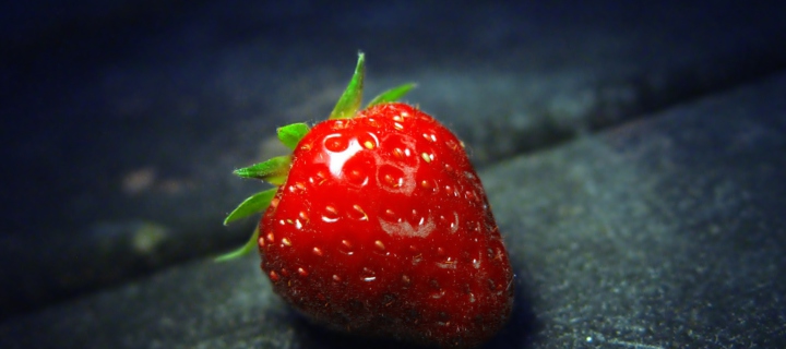 Fondo de pantalla Strawberry 720x320