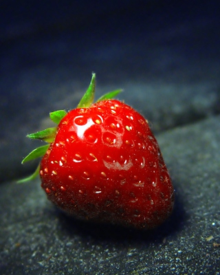 Free Strawberry Picture for 240x320