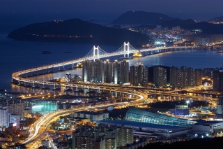 Beautiful Night Cityscape - Obrázkek zdarma pro Sony Xperia E1