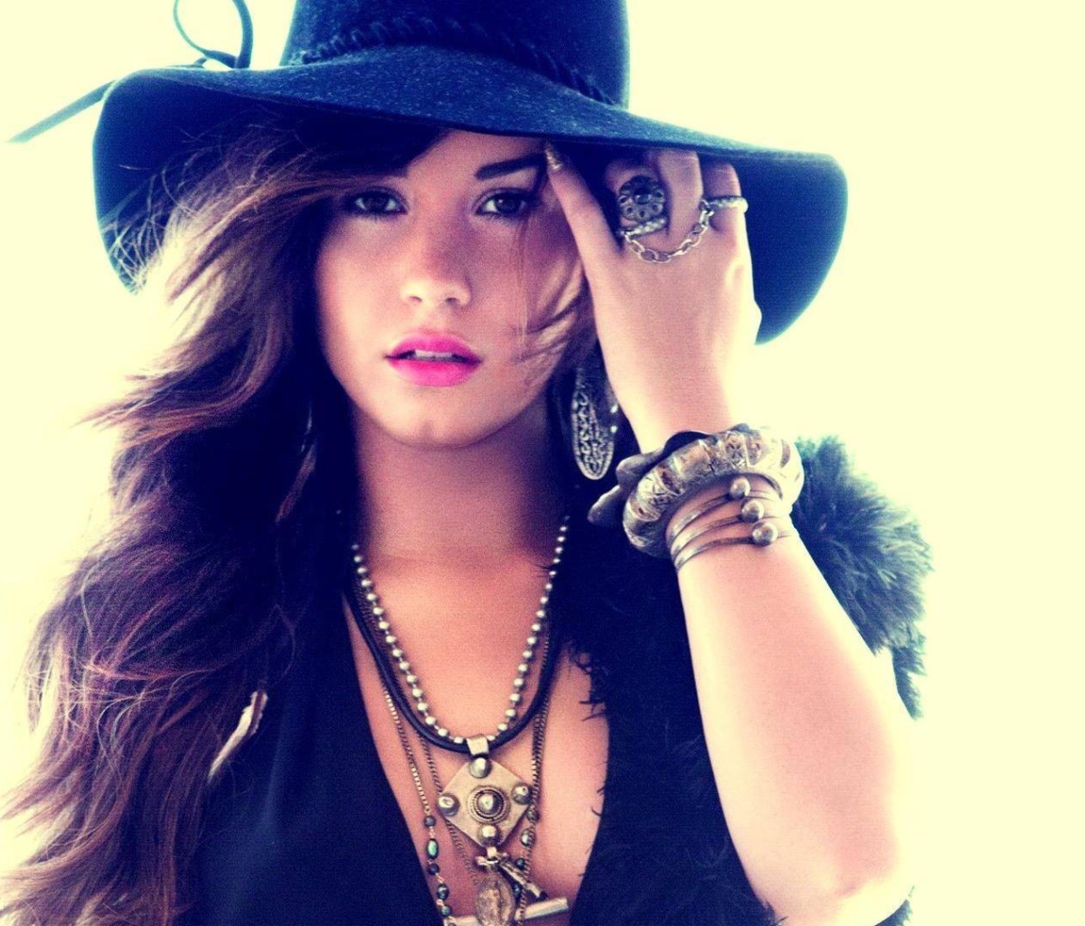 Demi Lovato screenshot #1 1200x1024