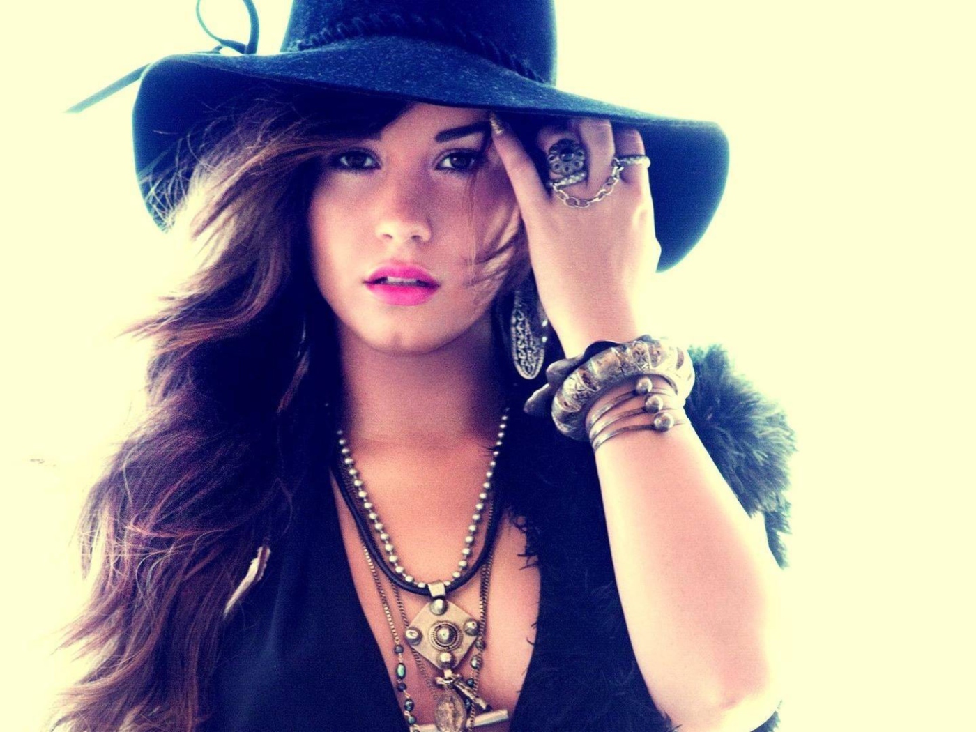 Fondo de pantalla Demi Lovato 1400x1050