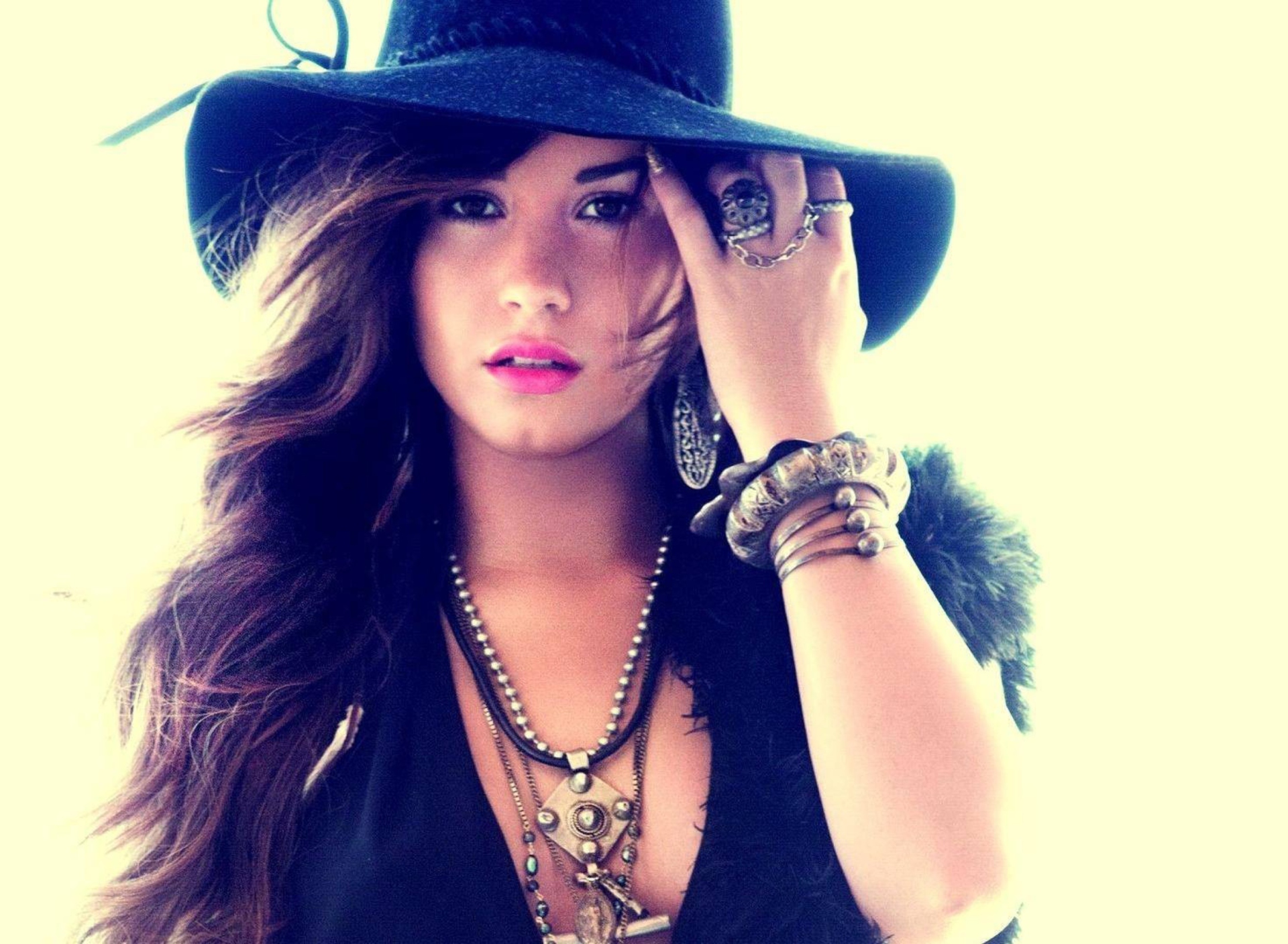 Fondo de pantalla Demi Lovato 1920x1408