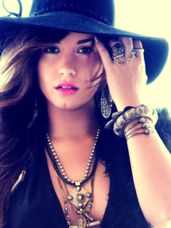 Demi Lovato screenshot #1 240x320