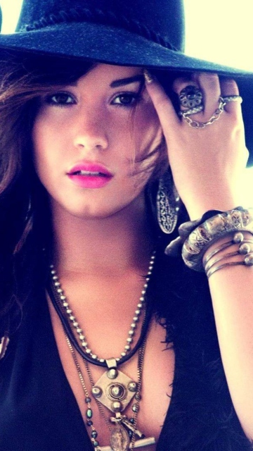 Demi Lovato screenshot #1 360x640
