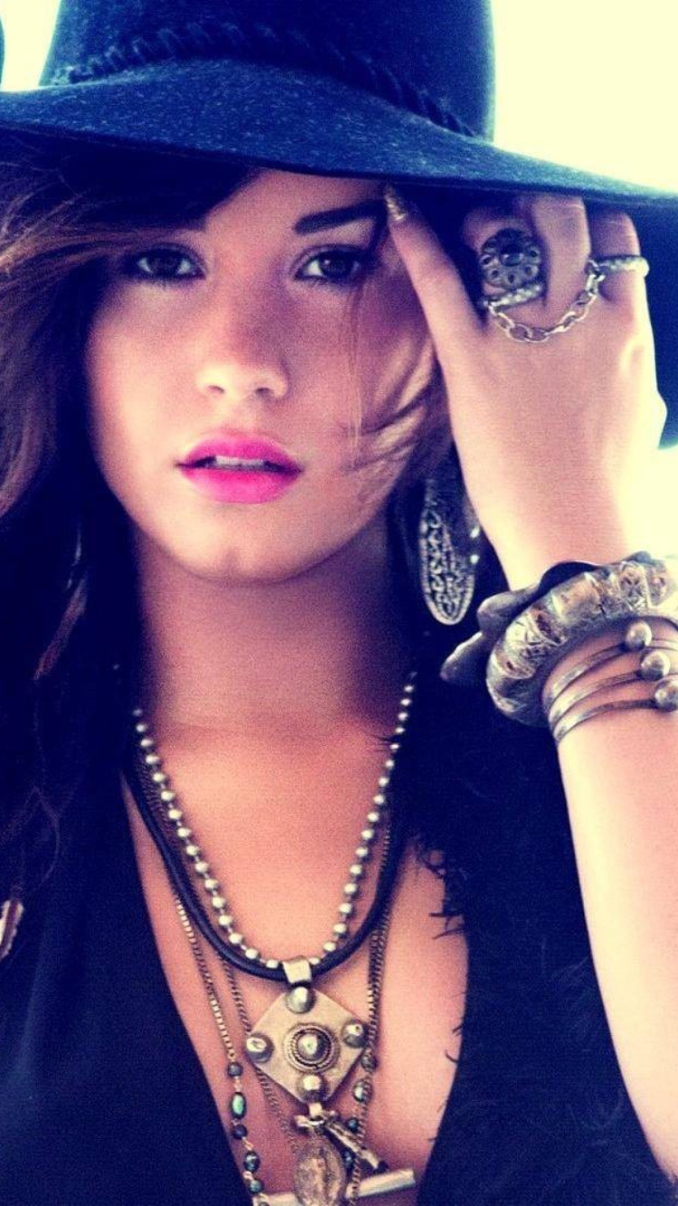 Demi Lovato screenshot #1 750x1334
