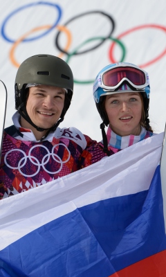 Обои Snowboarders Couple 240x400