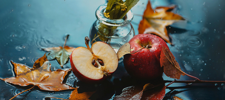 Sfondi Autumn Red Apple and Leaves 720x320