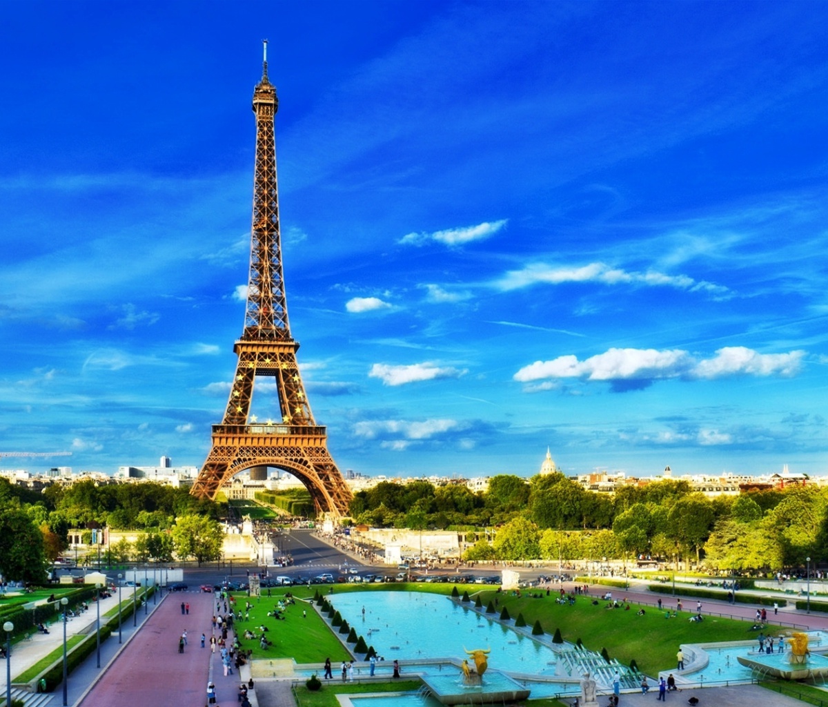 Обои Eiffel Tower on Champ de Mars Greenspace 1200x1024