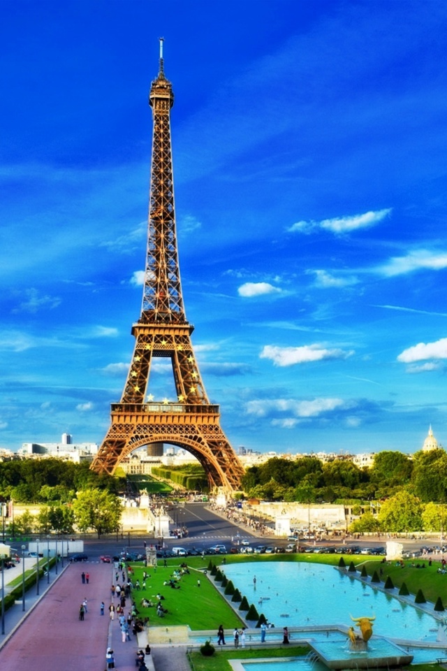 Eiffel Tower on Champ de Mars Greenspace wallpaper 640x960