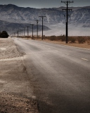 Das Desert Road And Mountains Wallpaper 128x160