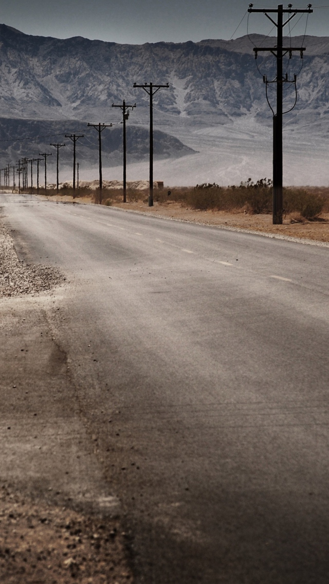 Desert Road And Mountains wallpaper 640x1136