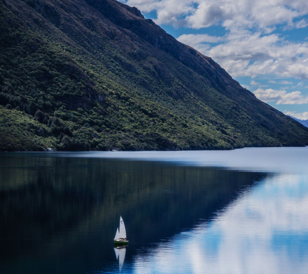 Mountain Lake And Boat screenshot #1 1080x960