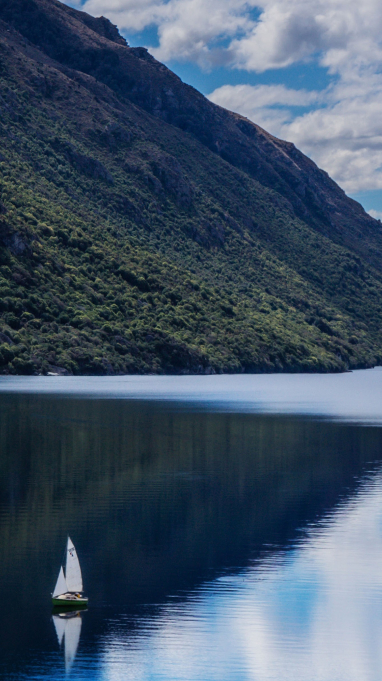 Sfondi Mountain Lake And Boat 750x1334