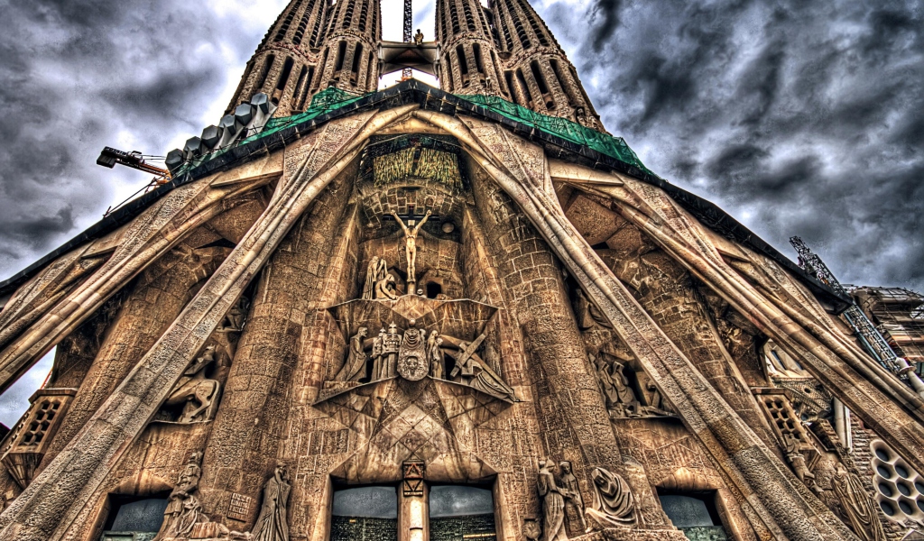Barcelona Sagrada Familia screenshot #1 1024x600