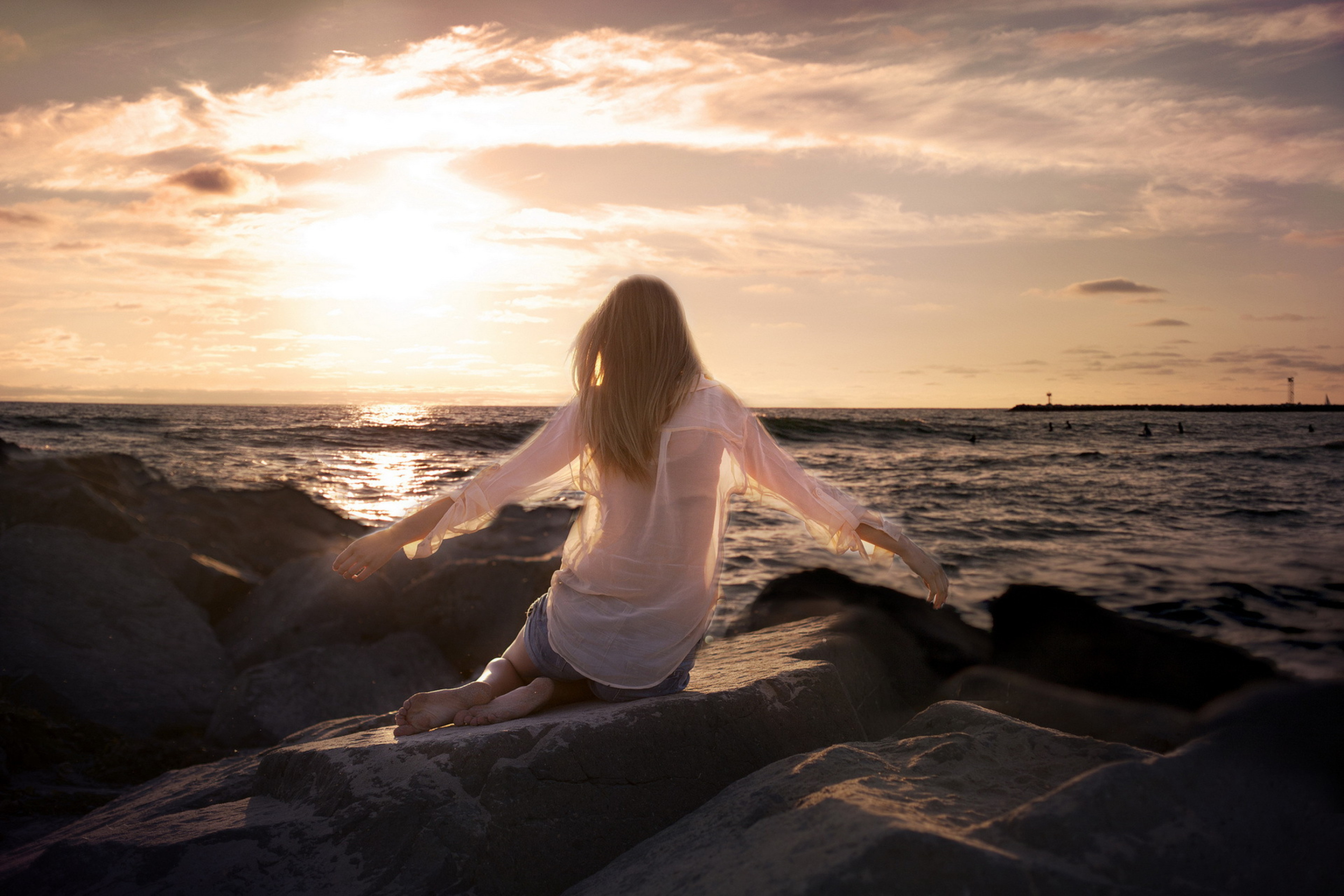 Sfondi Girl Sitting On Stones On Sea Coast 2880x1920