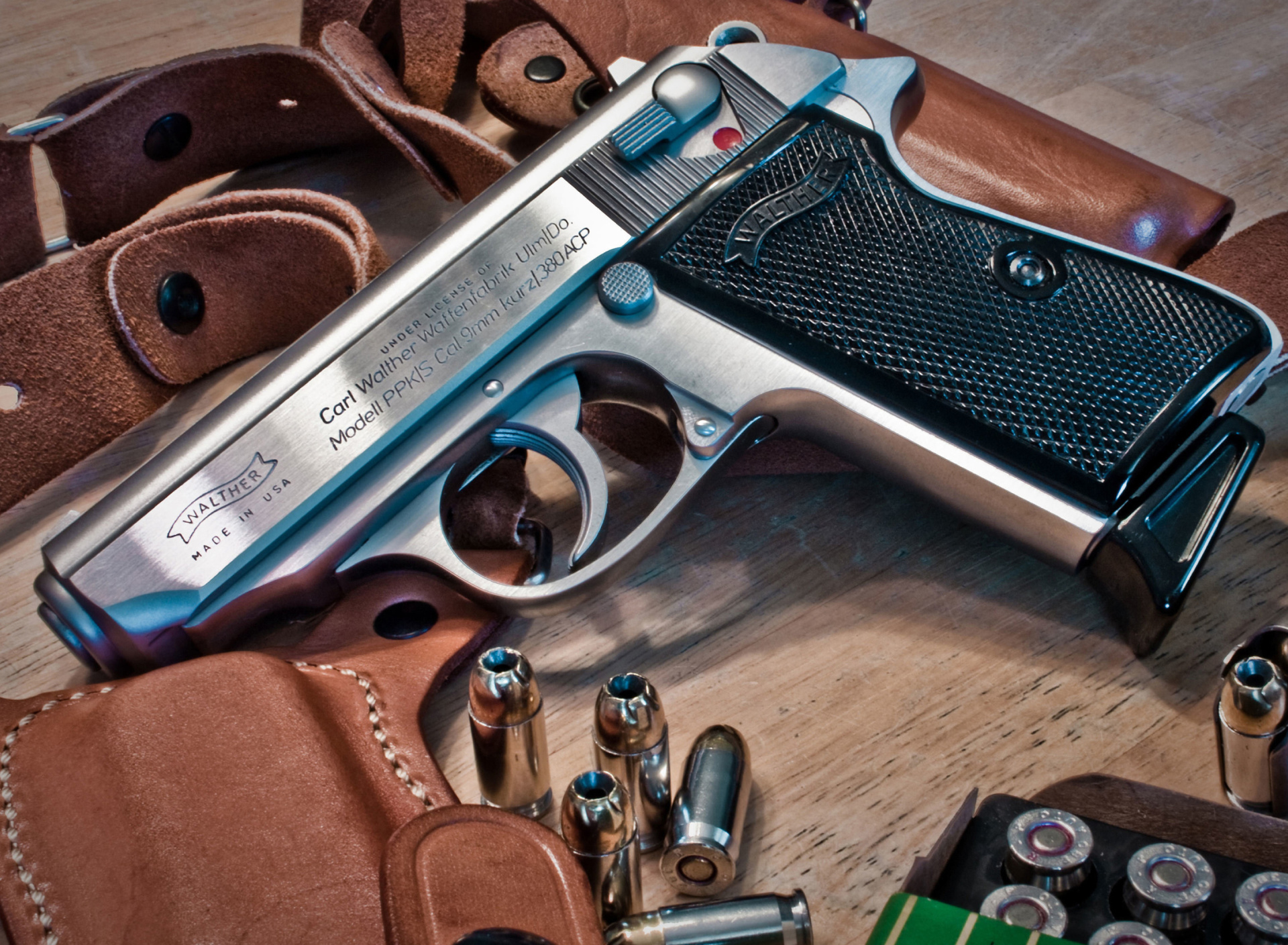 Обои Walther Pistol 9mm 1920x1408