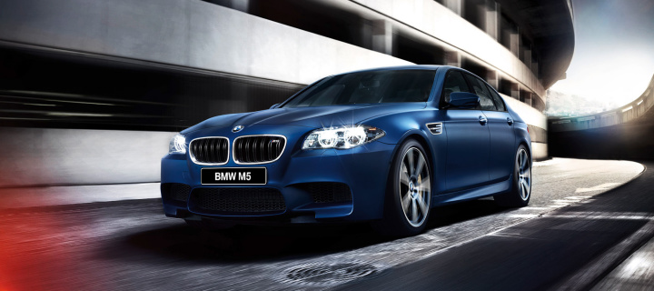 BMW M5 F10 screenshot #1 720x320