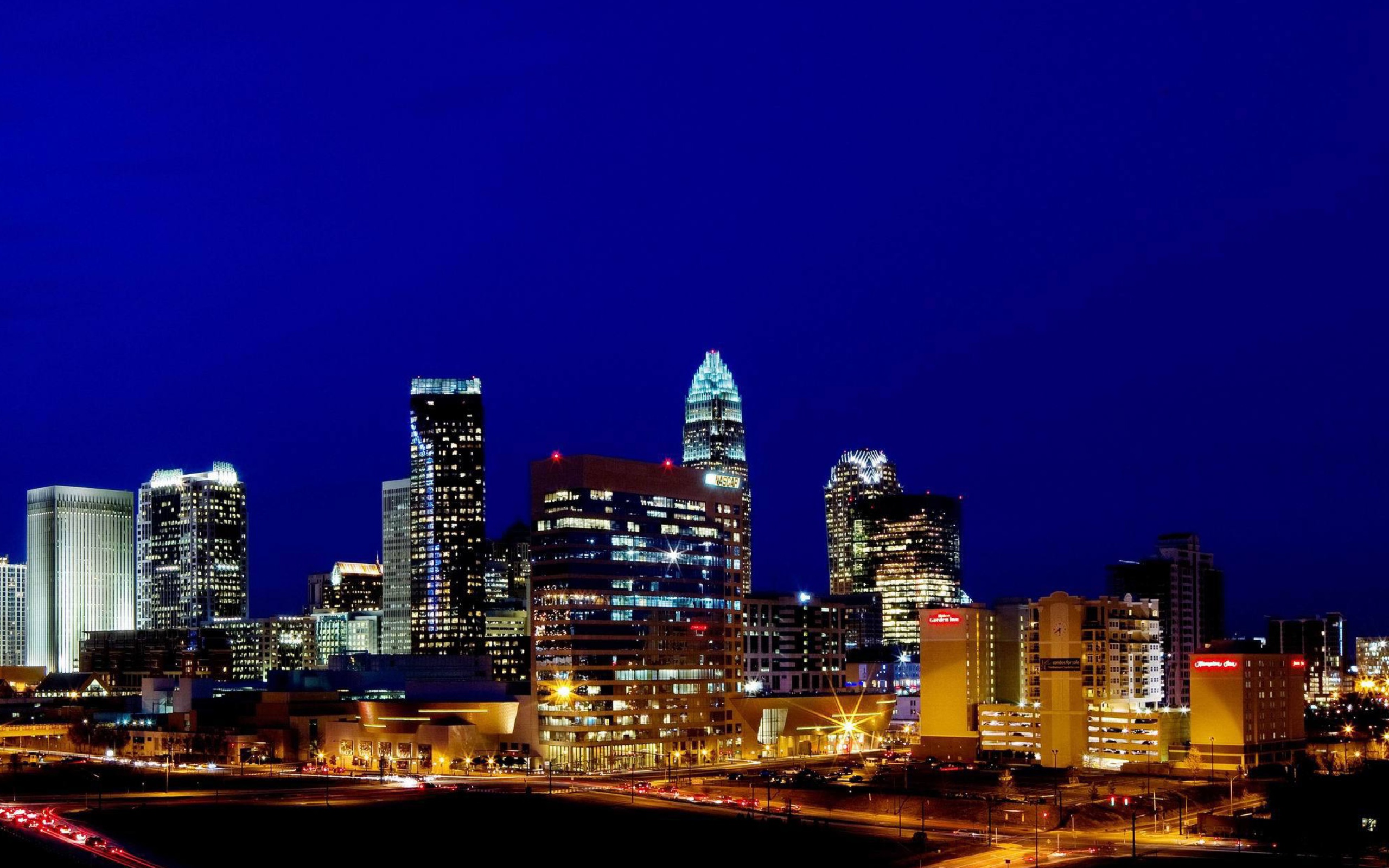 Das Charlotte Skyline in North Carolina Wallpaper 2560x1600