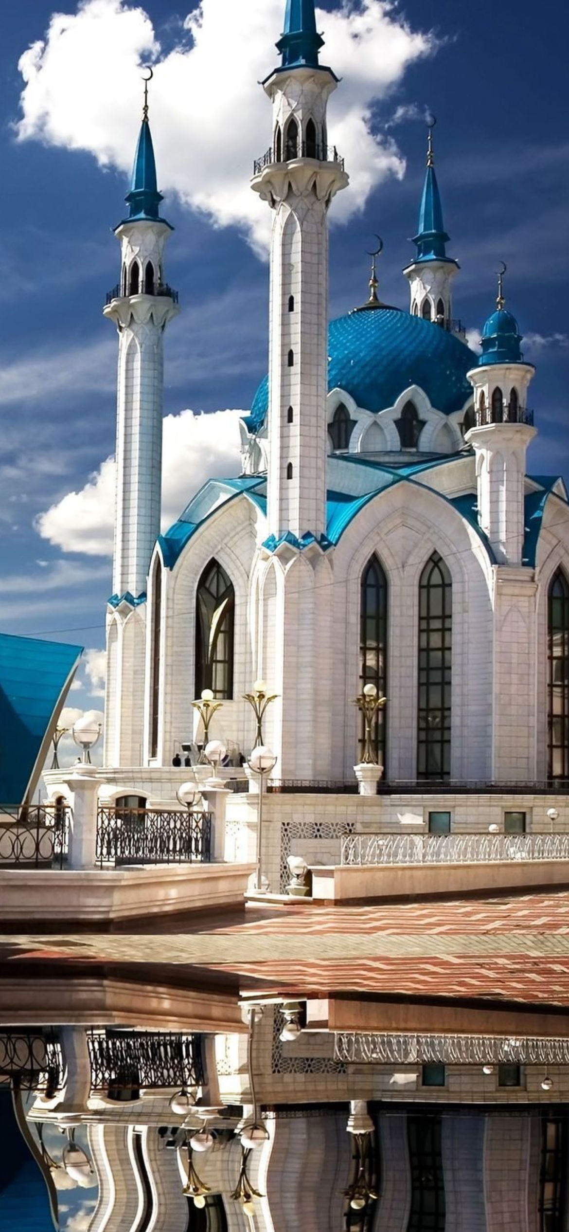 Kul Sharif Mosque in Kazan wallpaper 1170x2532