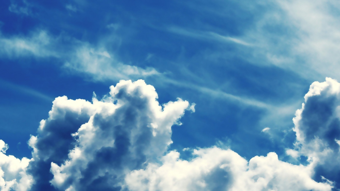 Das Blue Sky With Clouds Wallpaper 1366x768