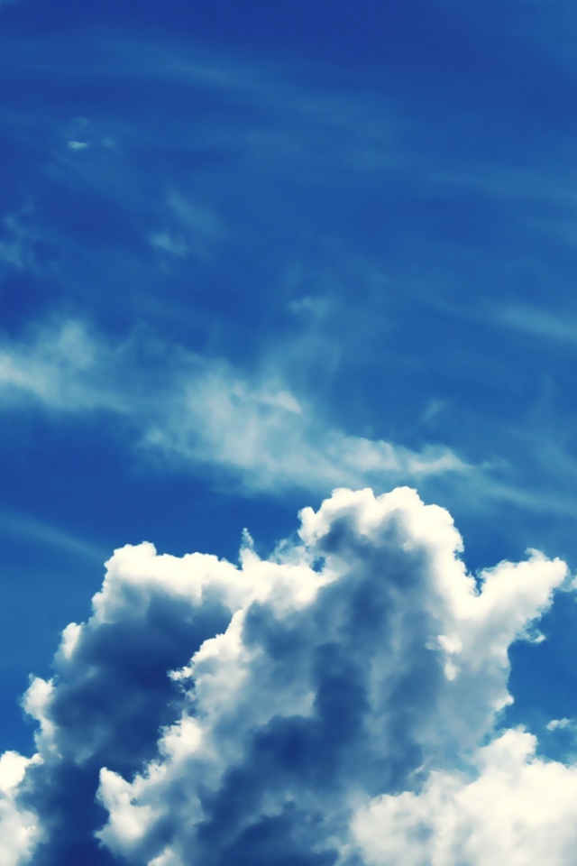 Fondo de pantalla Blue Sky With Clouds 640x960